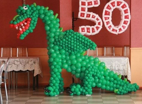 Фигура из шаров Дракон