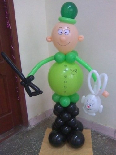 Фигура из шаров Охотник с добычей