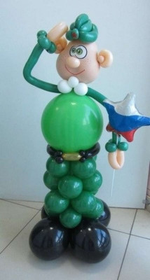 Фигура из шаров Поцелуйте солдата