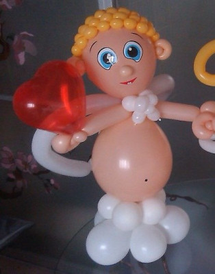 Фигура из шаров Ангелок с сердечком